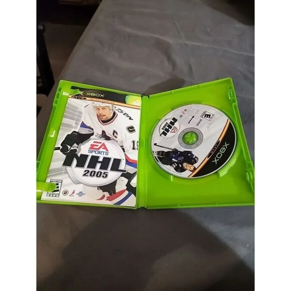 NHL 2005‎ (Microsoft Xbox, 2004) Ice Hockey Video Game Complete With Book & Box
